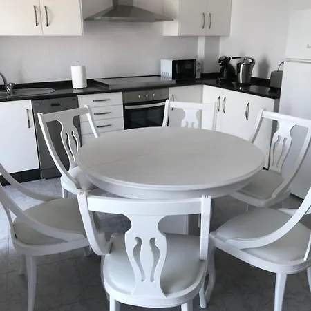 Vista Al Puerto De *