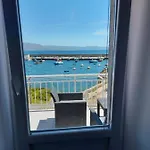 Vista Al Puerto De * فينيستيري