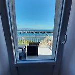 Vista Al Puerto De